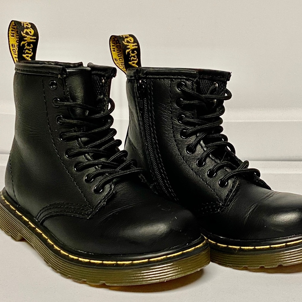 The cutest lil’ Dr. Martens ever. (US 9) BROOKLEE